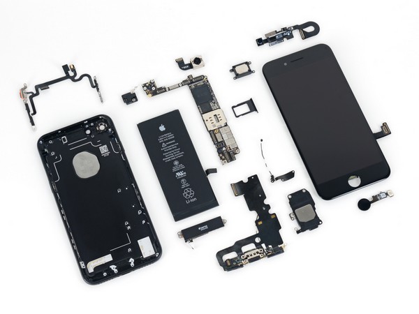 Apple chuyển sang dùng pin và linh kiện của nhà sản xuất Trung Quốc để hạ giá iPhone?
