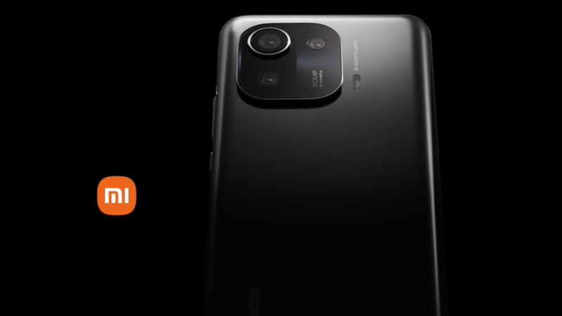 logo Xiaomi mới có thêm màu đen và xám giống mới bộ sản phẩm sau này của Xiaomi